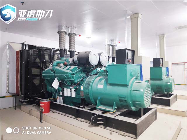 2臺(tái)800KW重慶康明斯柴油發(fā)電機(jī)組勁拓科技中心